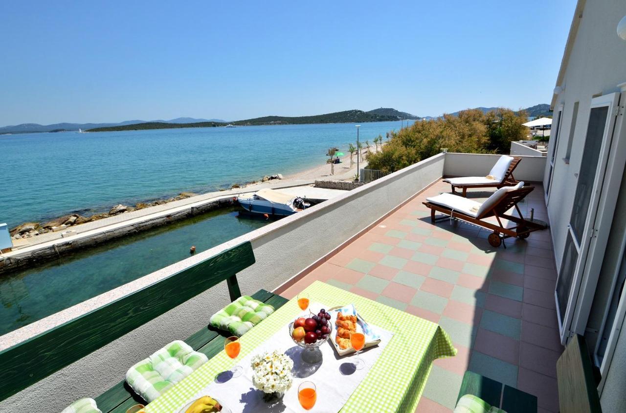 On The Sea Hotel Betina  Bagian luar foto